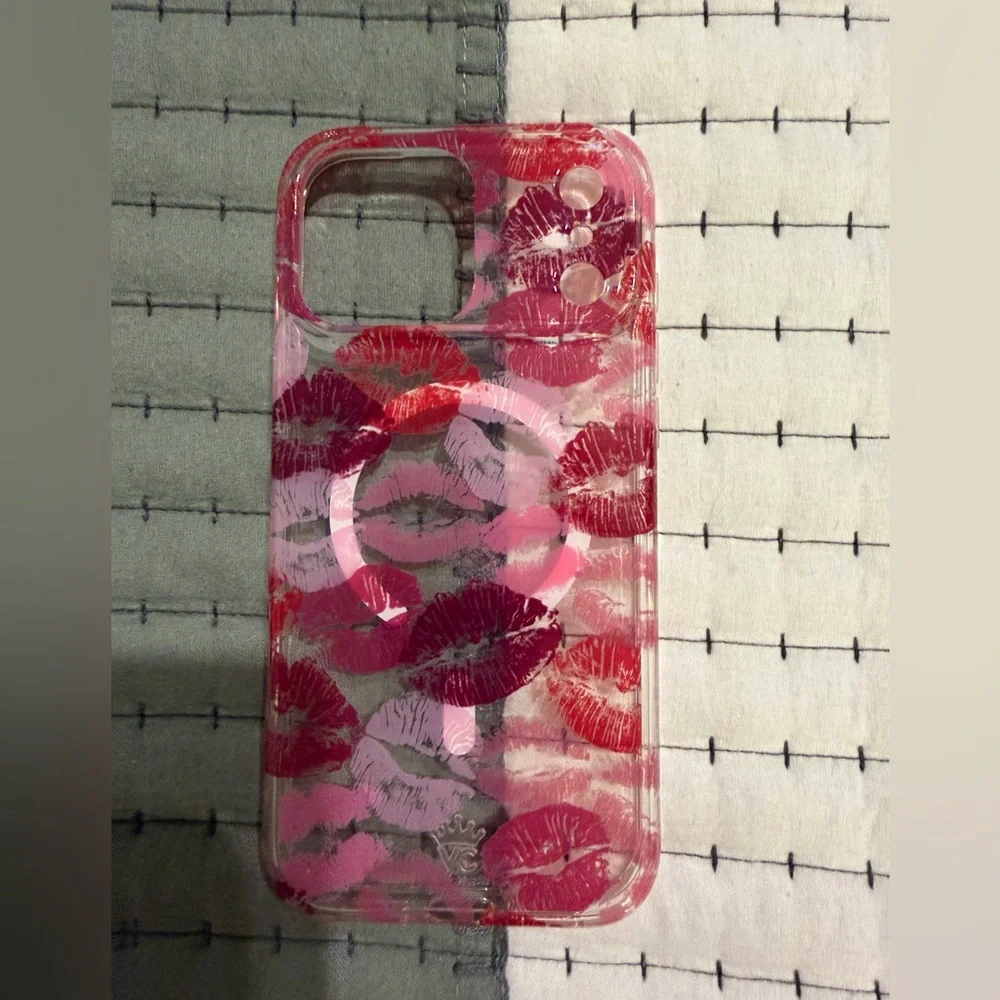 Velvet Caviar Kiss Print Phone Case - Pink and Red - Picture 1 of 1